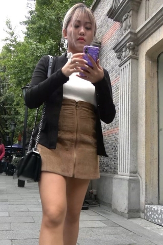 街拍棕色裙街拍美腿气质美女 [1.13 GB/MP4]（视频版）