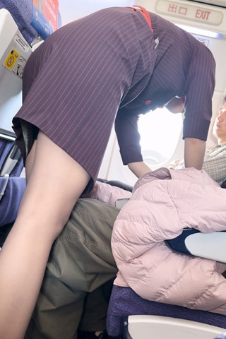 FM空姐制服黑丝机上服务超近距离（视频版）