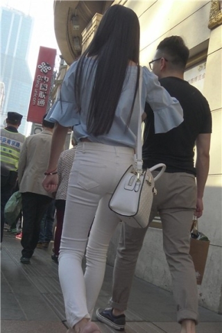查看完整内容：4K - 街拍极品美腿紧身白裤粉高跟美眉 [1.12 GB]（视频版） - 共10张图片