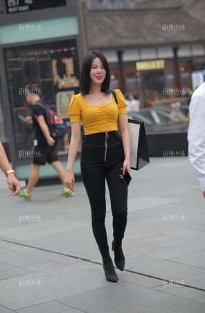 查看完整内容：好身材黄衣服妹子 - 共12张图片