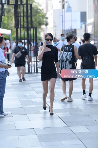 街拍包臀裙高跟墨镜女