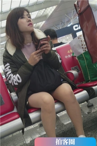 查看完整内容：4k-高铁站候车室拍摄文静甜美小清新美腿女神姐姐。（视频版） - 共8张图片