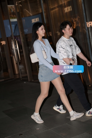 我爱看R丝大长腿，我想你们也是~