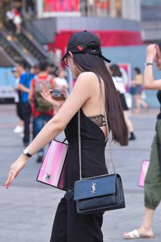 【视觉冲击赛贴】有点害羞de美胸美女