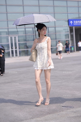 甜美碎花连衣裙美女（完整版）