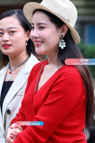 【视觉冲击赛贴】就喜欢这种带点肉感的女人