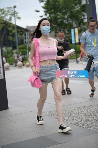 粉色包包小姐姐