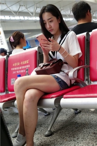 查看完整内容：4k超清，热裤美腿清秀美女小姐姐（视频版） - 共10张图片