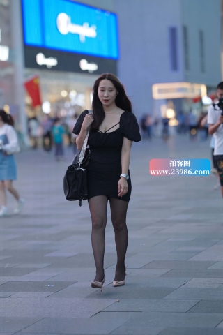 搭讪街拍黑丝黑裙高跟女神（完整版）