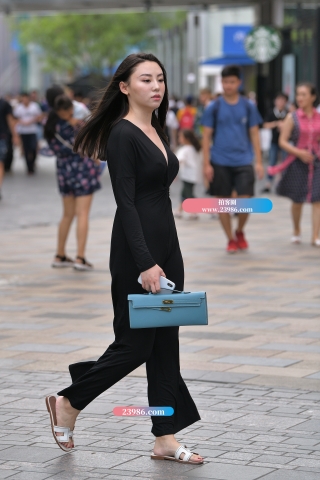 【红石赛帖】性感连体裤美女