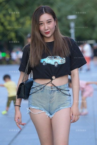 【街拍之魂赛帖】丰腴牛仔热裤