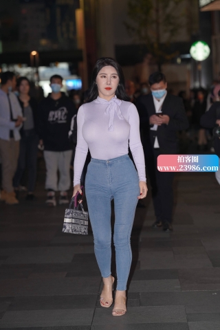 查看完整内容：夜拍紧身牛仔美女（完整版） - 共22张图片