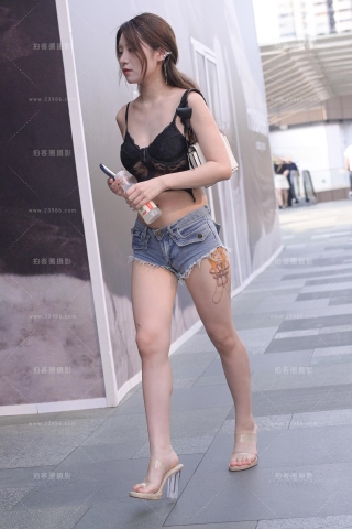 查看完整内容：热裤小妹 - 共21张图片