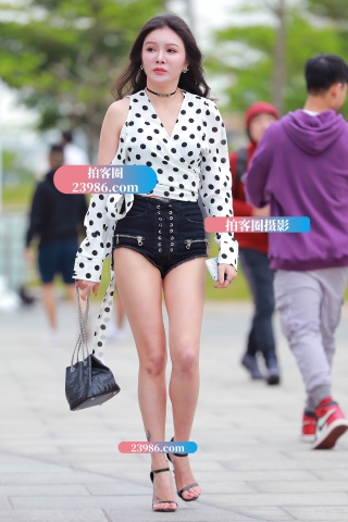 【视觉冲击赛帖】超短热裤 美腿 凉高跟 性感美女
