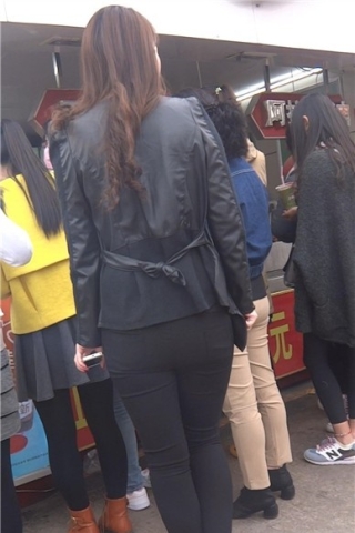 查看完整内容：街拍极品美臀性感紧身裤美眉 [3.19 GB]（视频版） - 共8张图片