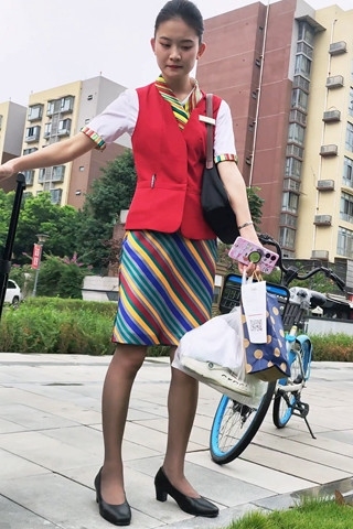 查看完整内容：4k视频偶遇西藏航空颜值空姐制服灰si视觉惊艳5分11秒（视频版） - 共7张图片