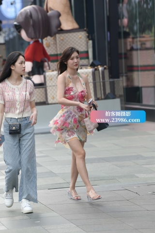 迷人小仙女带着一点娇羞~