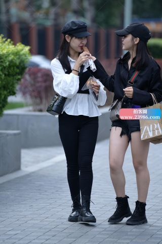 ★笑盈盈黑牛仔裤美女