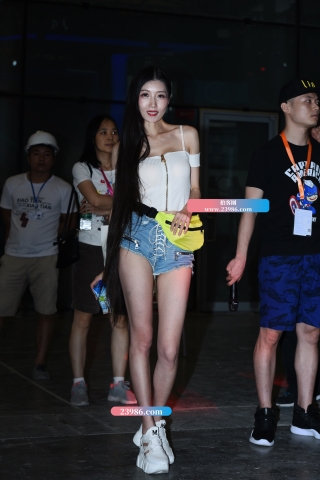 【咔喳赛贴】长发长腿