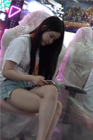 查看完整内容：4K - 休息的白皙美腿showgirl少女 [1.09 GB]（视频版） - 共8张图片