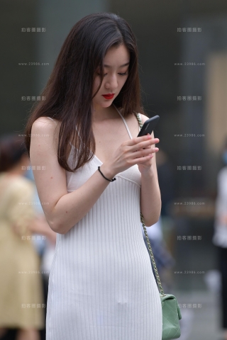 查看完整内容：性感吊带白裙 - 共19张图片