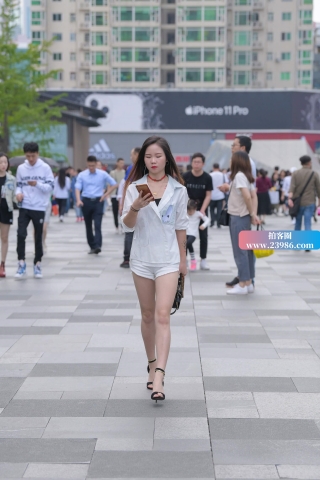 街拍高跟小姐姐长发飘飘