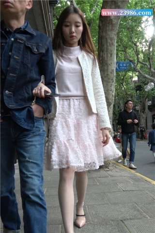 4K - 街拍粉色裙丝袜甜美靓妹 [1.02 GB/MP4]（视频版）