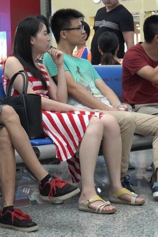 查看完整内容：4K - 学M的纯洁素足一双 [640 MB/MP4]（视频版） - 共9张图片