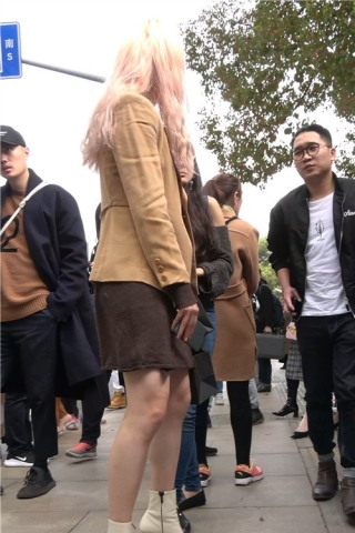 4K - 街拍短裙美腿漂亮美女 [792 MB/MP4]（视频版）