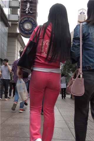 4K粉色运动套装知性街拍美女姐姐第三集 [901 MB]（视频版）