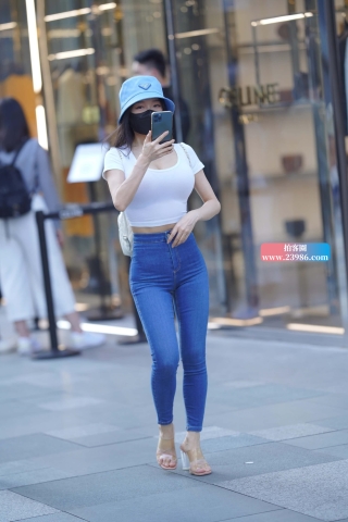 丰满的兰色紧牛美女【原图➕视频】