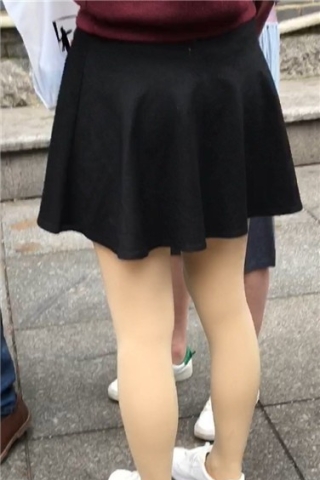 街拍丝袜美腿短裙青春学生妹（视频版）