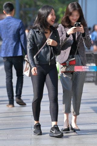 这款紧身裤挺罕见的吧