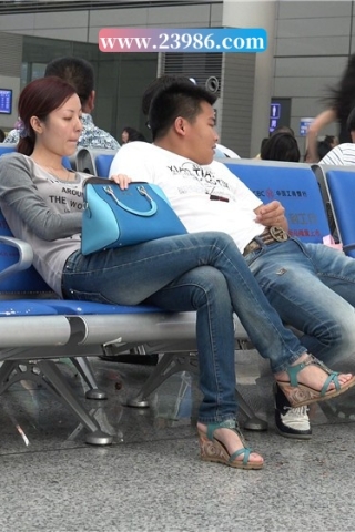 查看完整内容：4K - 紧身蓝牛坡高跟鞋少F [2.56 GB/MP4] （视频版） - 共7张图片