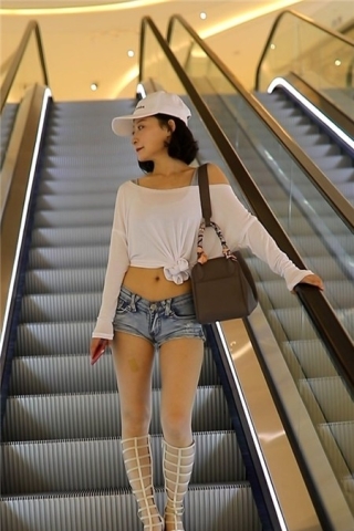 查看完整内容：短衣短裤性感美女模拍第三季 [2.00 GB]（视频版） - 共8张图片