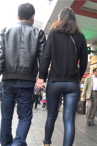 4k-街拍黑色皮裤高跟鞋街拍美女 [761 MB]（视频版）