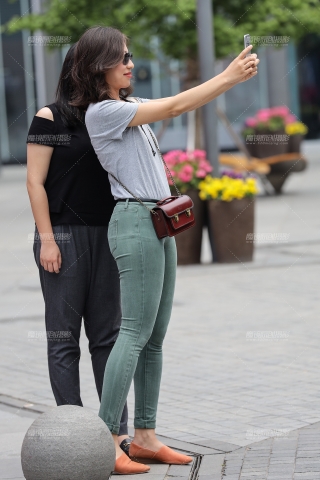 【小默赛帖】第1399篇★紧身牛仔美女★