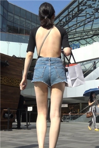 查看完整内容：4k-苗条身材性感大开背超短热裤美女（上） [1.02 GB]（视频版） - 共10张图片