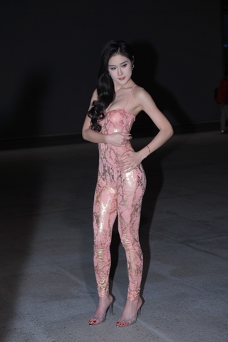 粉金亮面性感连体【原图+视频】