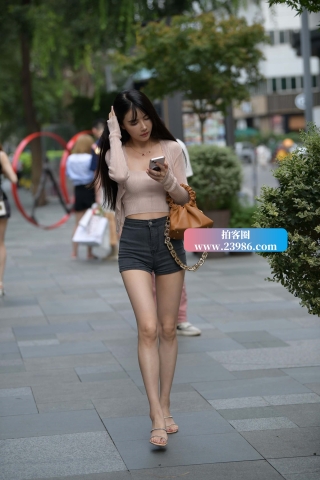 这苗条的大长腿，谁都喜欢~