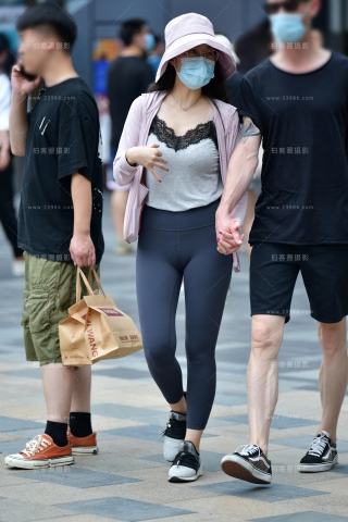 ★斯文紧身裤美女