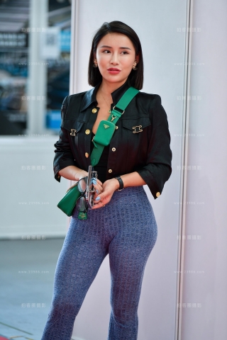 ★聊天魅力紧身裤美女（城市版）（完整版）