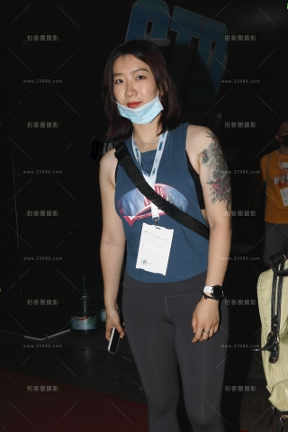 【欧阳赛贴】灰色紧身裤