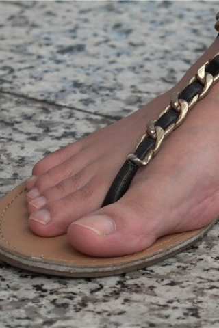 查看完整内容：4K - 凉鞋 [2.96 GB/MP4] （视频版） - 共7张图片