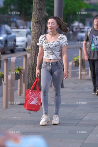 【视觉冲击赛贴】浅灰色蜜桃裤**