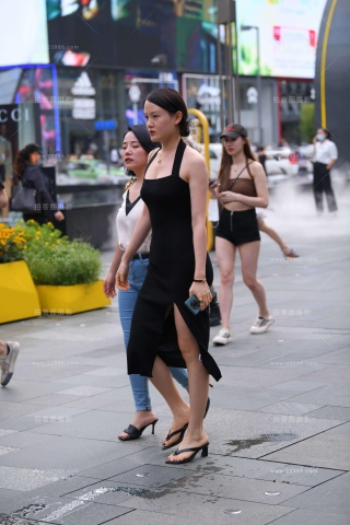 街拍黑色开叉长裙