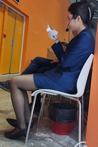 4K视频后台偶遇案场顾问黑丝脱鞋真实刺ji（视频版）