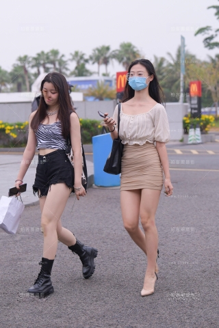 美腿包臀裙高跟小姐姐~