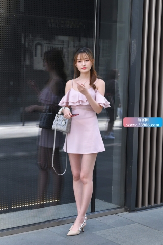 极品气质的粉色吊带裙女神