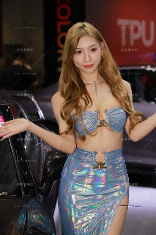 查看完整内容：性感长裙车模 - 共21张图片
